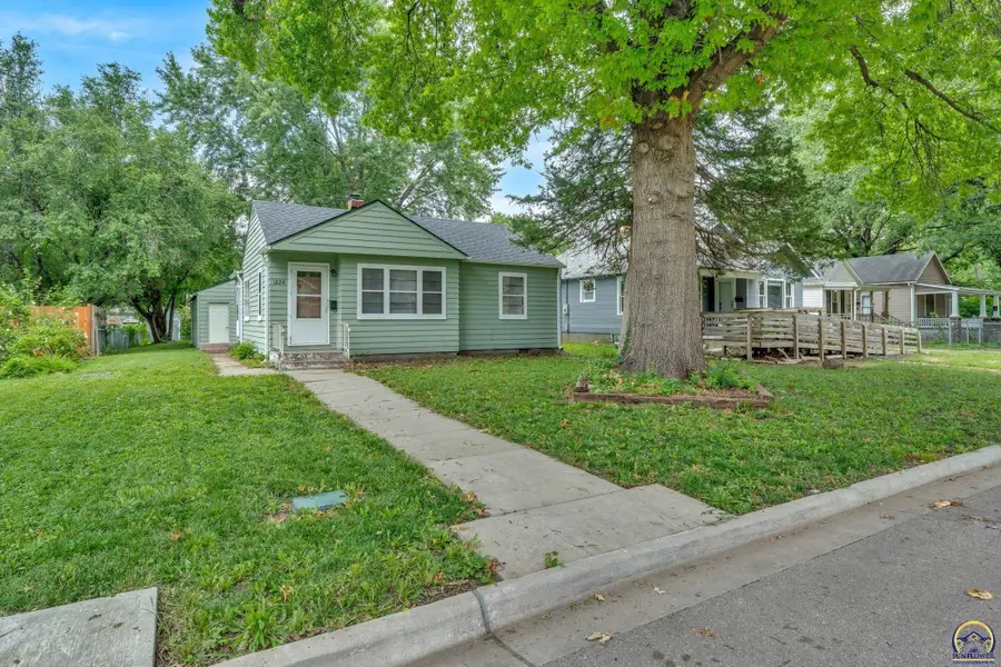 1824 SW Cherokee St, Topeka, KS 66606 - #2