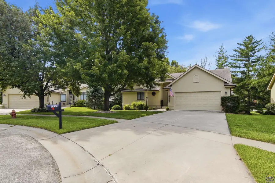 5953 SW 31st St, Topeka, KS 66614 - #2