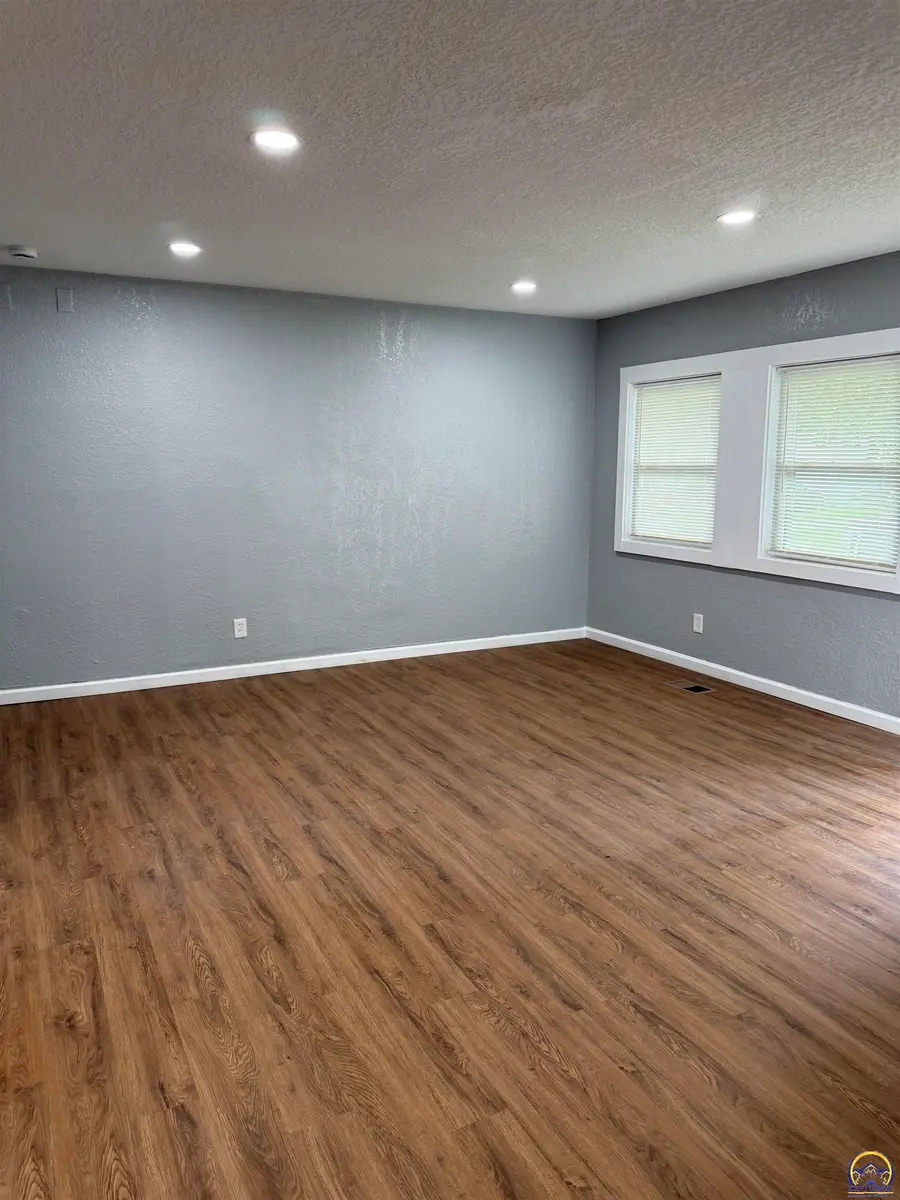 3542 SW Kerry Ave, Topeka, KS 66611 - #2