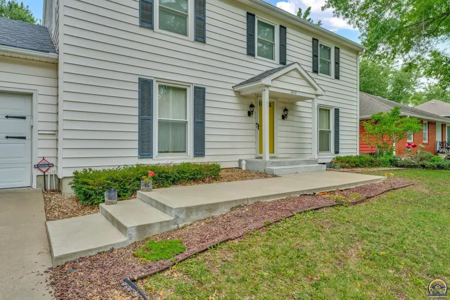 1512 SW Ward Pky, Topeka, KS 66604 - #2