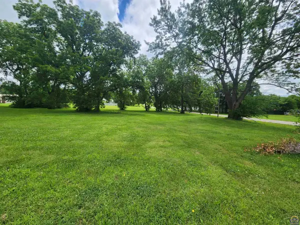 544 W 13th St, Horton, KS 66439