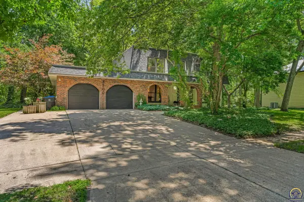 3500 SW Birchwood Dr, Topeka, KS 66614