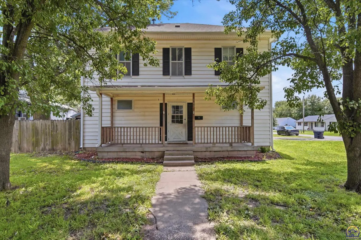 303 Market St, Osage City, KS 66523 - #1