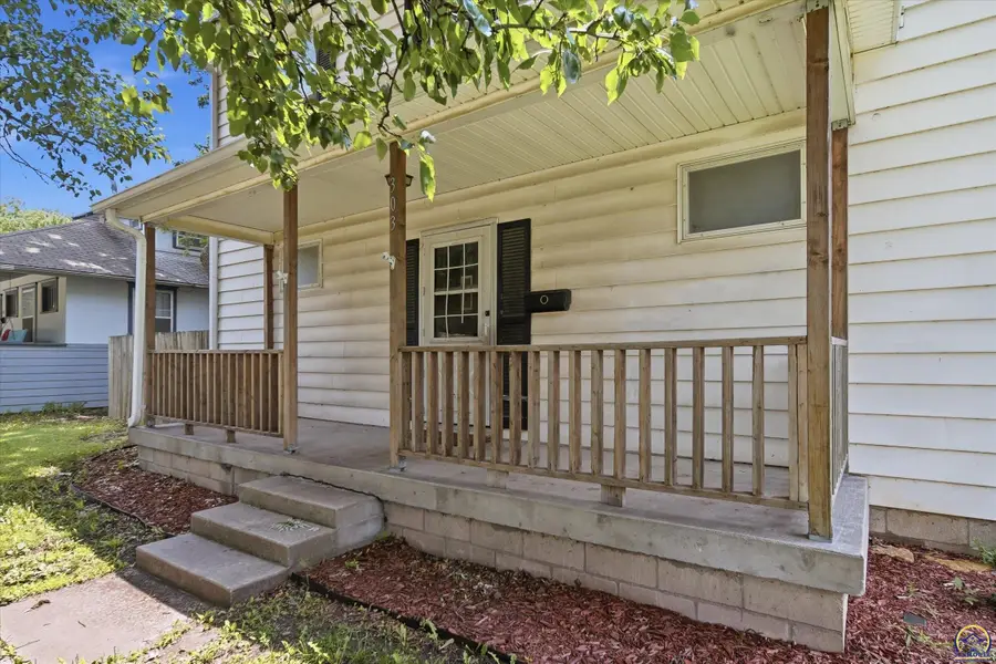 303 Market St, Osage City, KS 66523 - #2