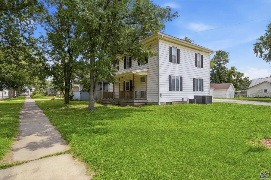 303 Market St, Osage City, KS 66523 - #3