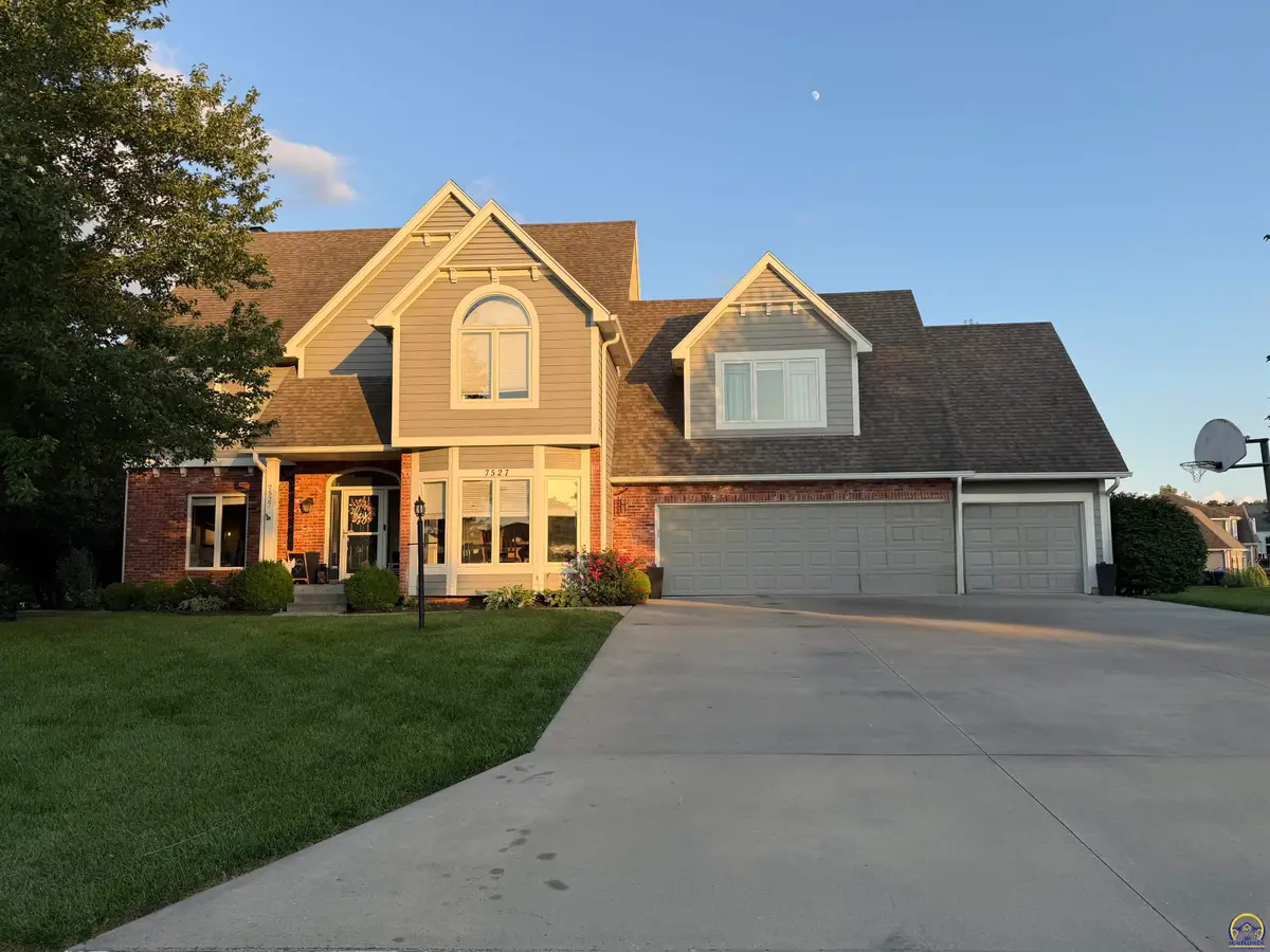 7527 SW Blue Inn Pl, Topeka, KS 66614 - #1