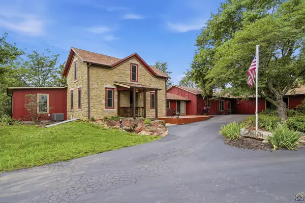 26906 Gladden Rd, Maple Hill, KS 66507