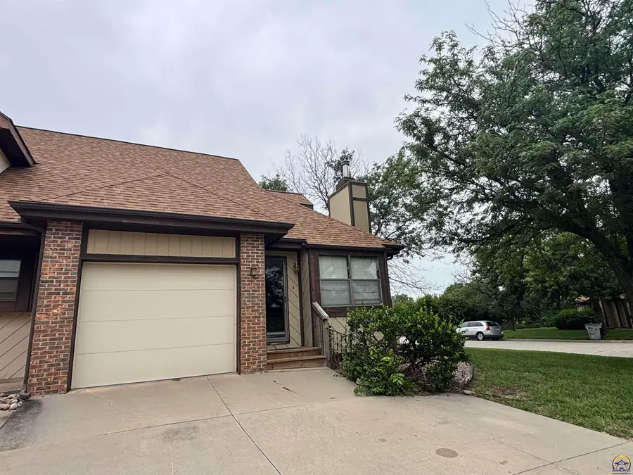 2207 W 23rd Ave, Emporia, KS 66801 - #2