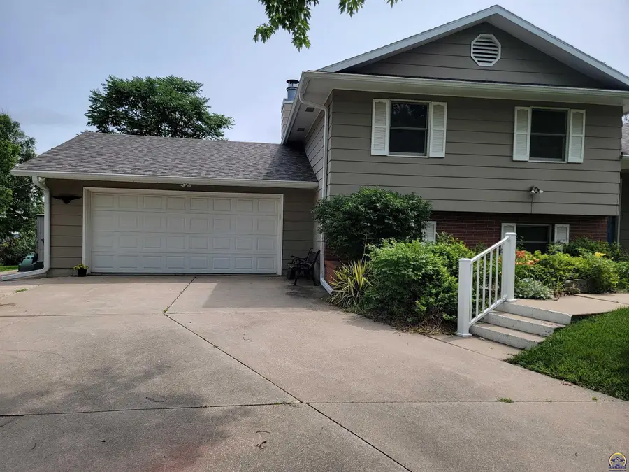 2002 Schaeffer Way, Emporia, KS 66801-4964 - #2
