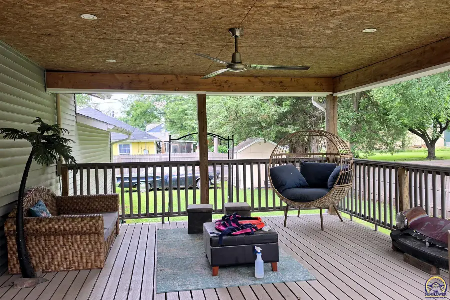 216 E Wyandotte St, Meriden, KS 66512 - #3
