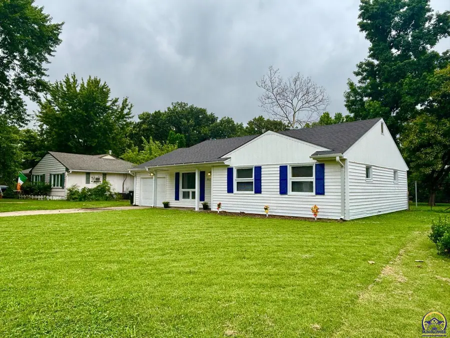 3912 SW 26th St, Topeka, KS 66612 - #2
