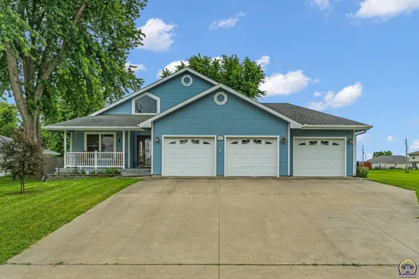517 E Perry St, Rossville, KS 66533