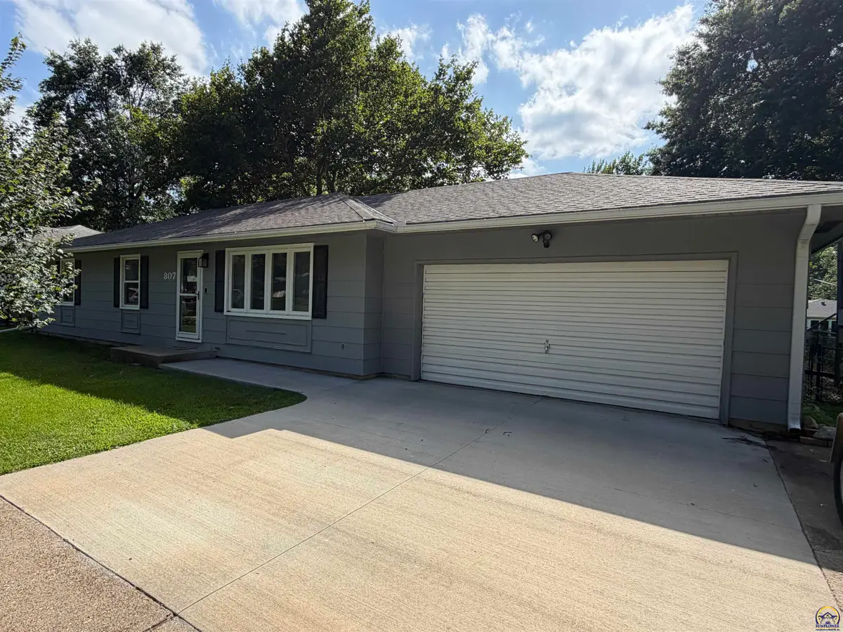 807 Homewood St, Emporia, KS 66801 - #1