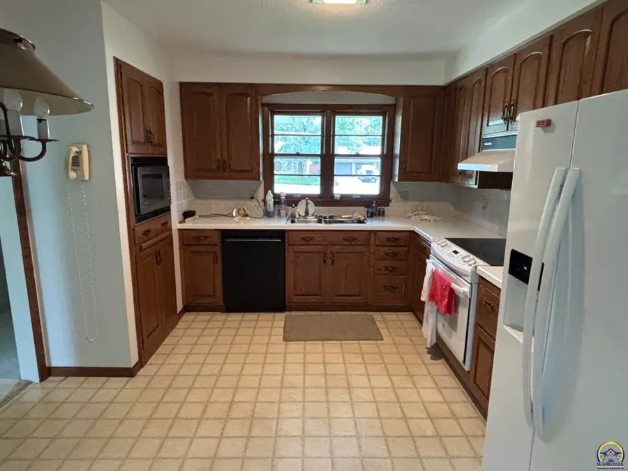 1730 W 15th St, Emporia, KS 66801 - #3