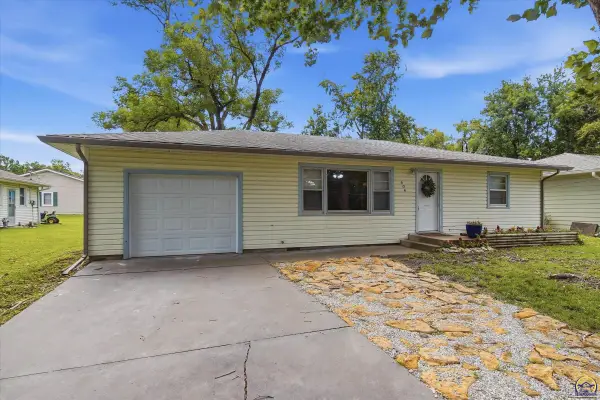 604 S 4th St, Osage City, KS 66523