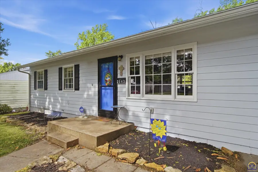 2543 SW Kent St, Topeka, KS 66614 - #2