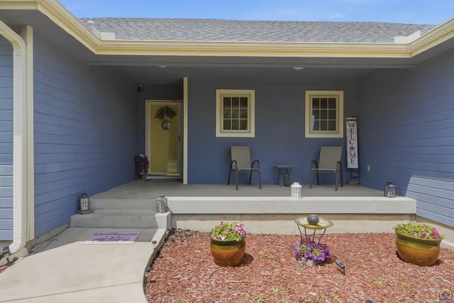 5045 NW Rochester Rd, Topeka, KS 66617 - #3