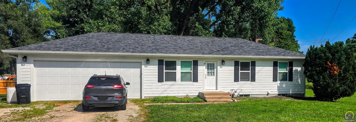 3650 NE Applewood Dr, Topeka, KS 66617 - #1