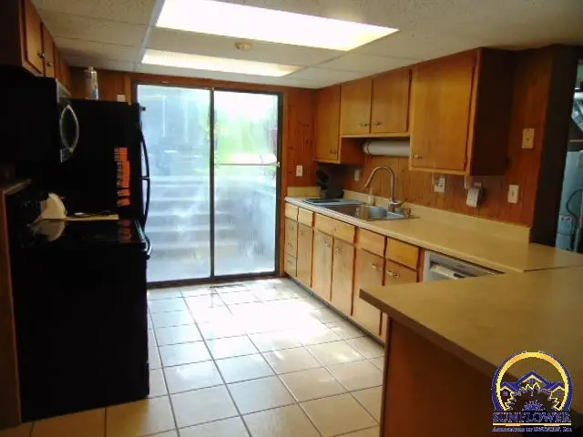3501 SW Oakley Ave, Topeka, KS 66614 - #2