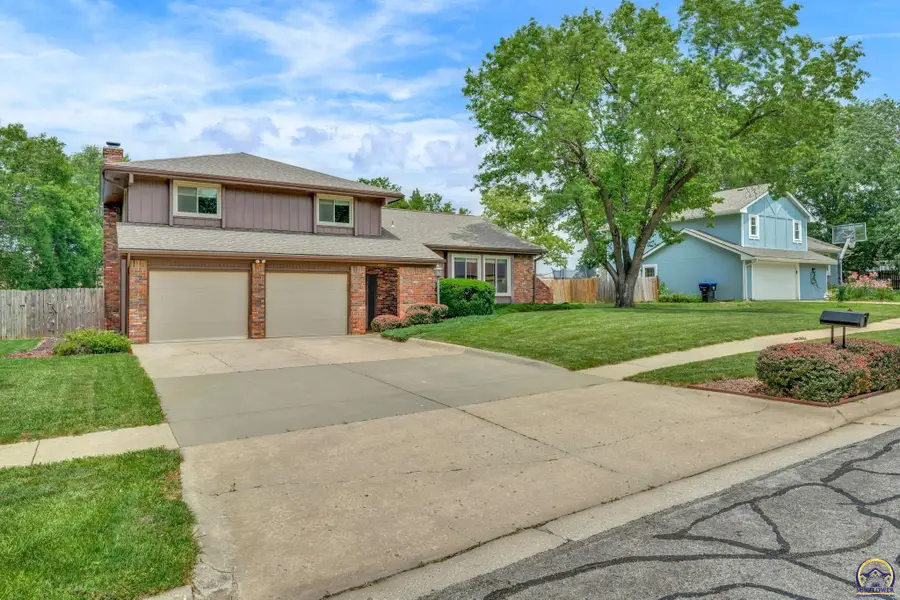 6008 SW 23rd St, Topeka, KS 66614 - #2