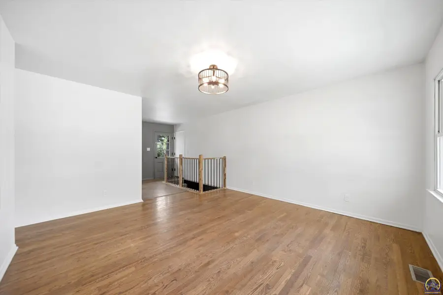 3837 SE Humboldt St, Topeka, KS 66609 - #3
