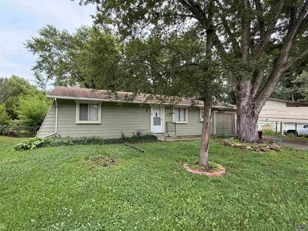 556 N 4th St, Carbondale, KS 66414