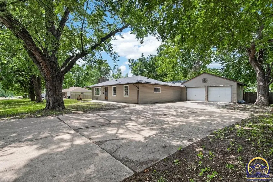 3015 SE Illinois Ave, Topeka, KS 66605 - #2