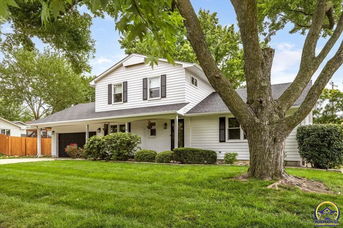 3208 SW College Ave, Topeka, KS 66611 - #1