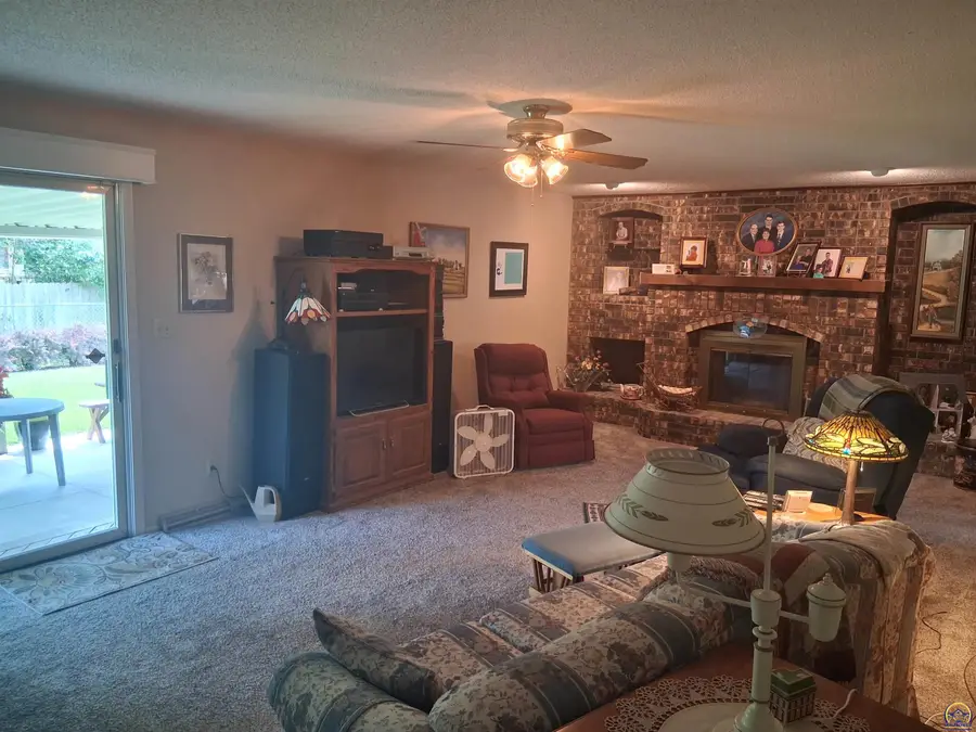 3731 SE 27th St, Topeka, KS 66605 - #3