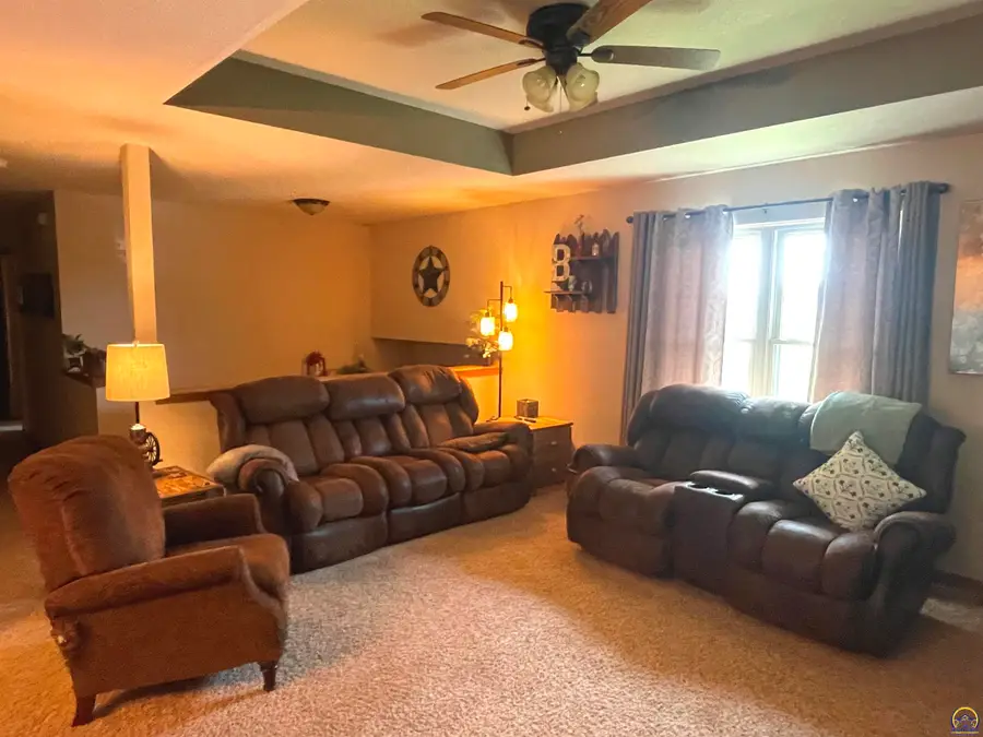 4308 SE Horseshoe Bend Dr, Topeka, KS 66609 - #2