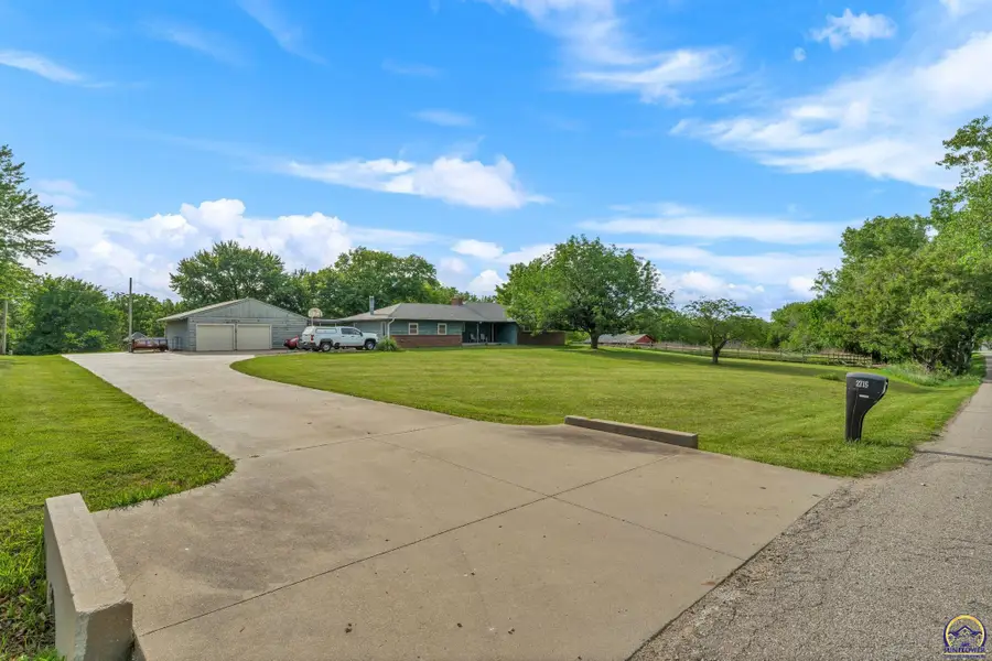 2715 SE Downing Rd, Topeka, KS 66605 - #2