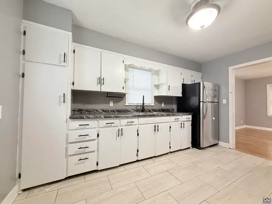 406 W Ash St, Junction City, KS 66441 - #2