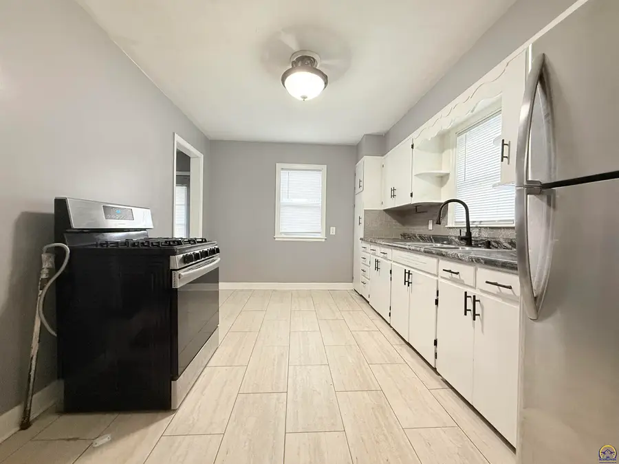 406 W Ash St, Junction City, KS 66441 - #3