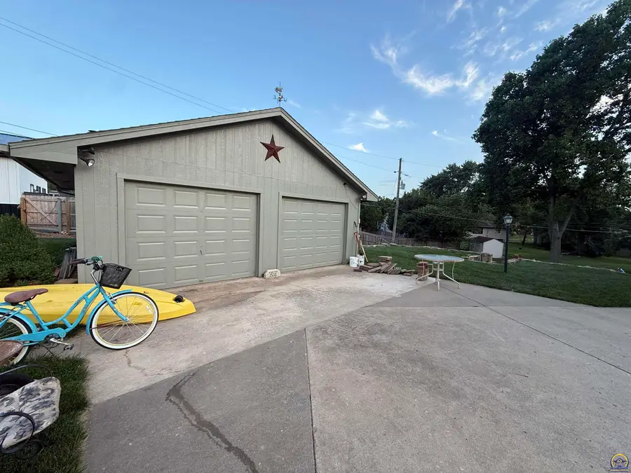 3019 SE Aries Ave, Topeka, KS 66605 - #3