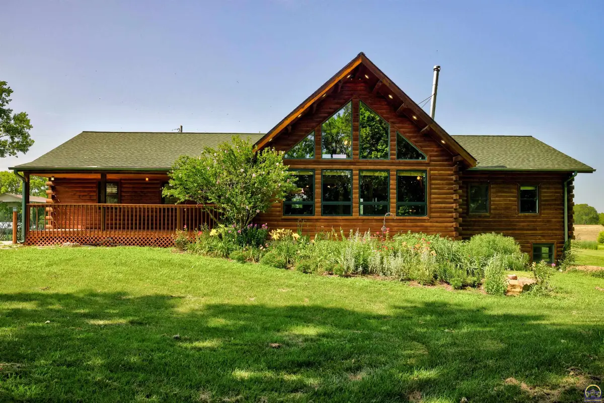 10808 Dickinson Rd, Ozawkie, KS 66070 - #1