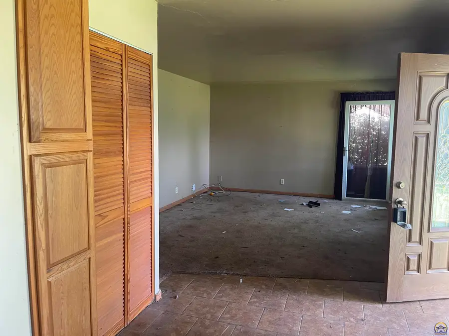 3404 SW Burlingame Rd, Topeka, KS 66611 - #3