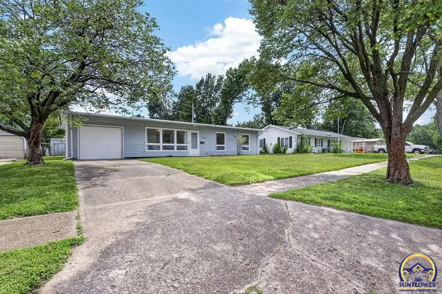 5517 SW 17th Ter, Topeka, KS 66604 - #2