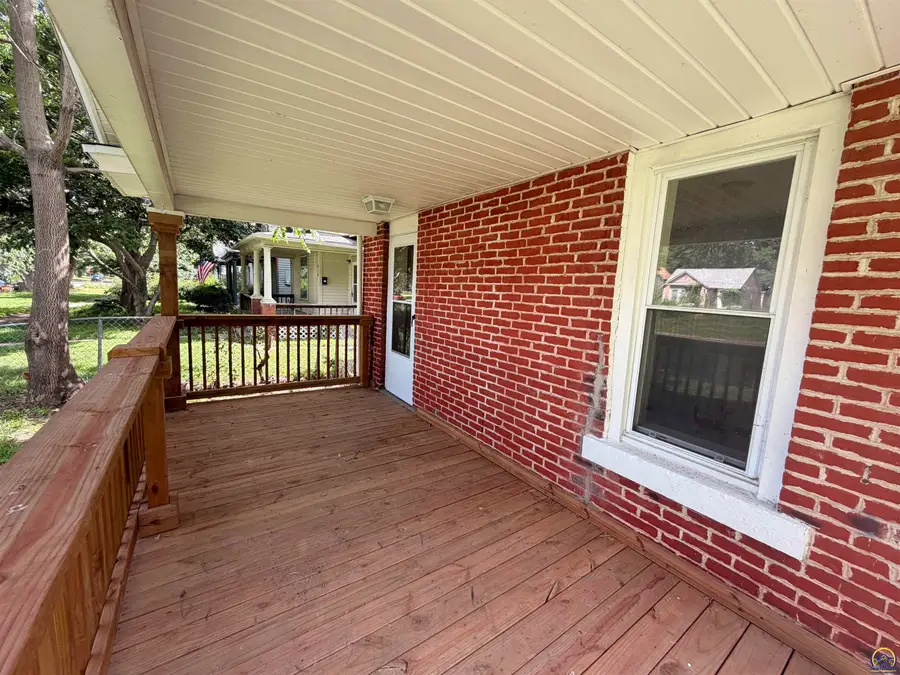 420 SW Clay St, Topeka, KS 66606 - #2