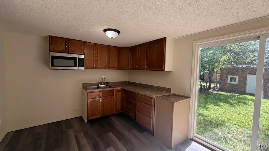 420 SW Clay St, Topeka, KS 66606 - #3