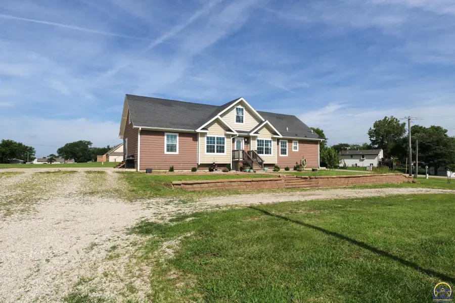 1001 Elrod Ave, Madison, KS 66860 - #2
