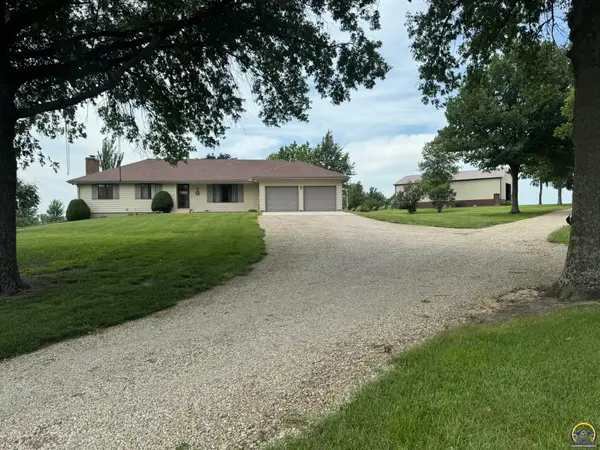 6829 NW Rochester Rd, Topeka, KS 66617