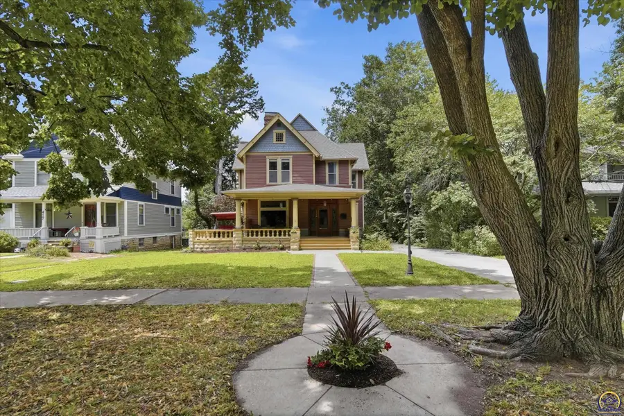 411 SW Woodlawn Ave, Topeka, KS 66606 - #2