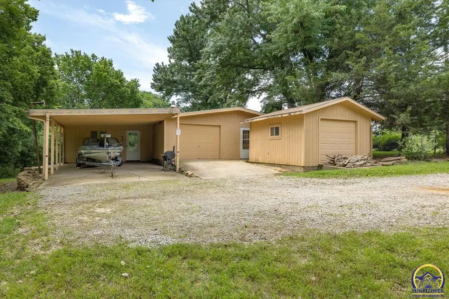 10808 Perry View Dr, Ozawkie, KS 66070 - #2