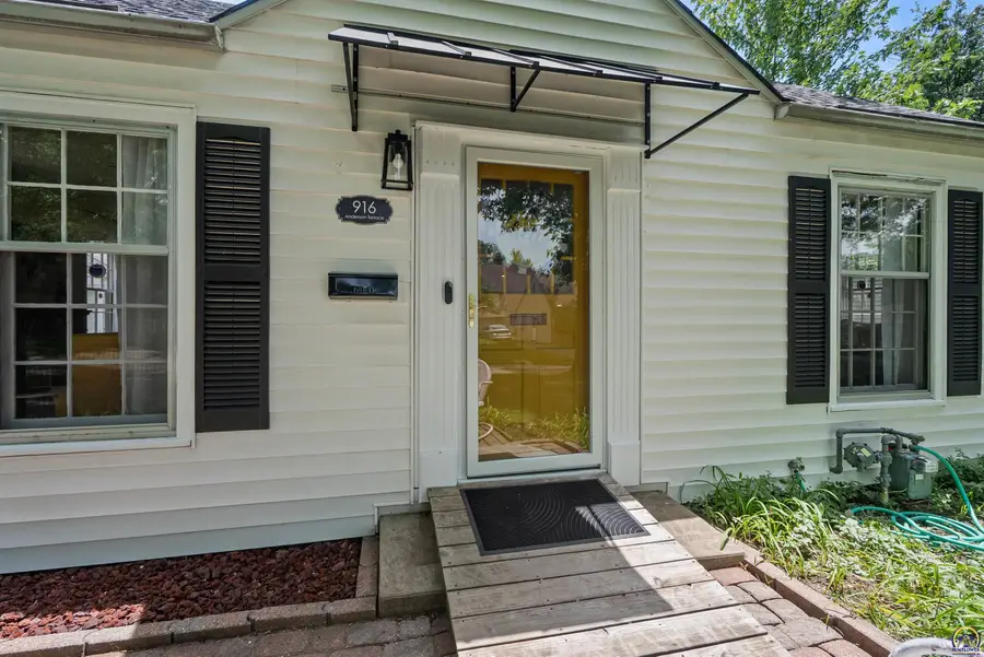 916 SW Anderson Ter, Topeka, KS 66606 - #2