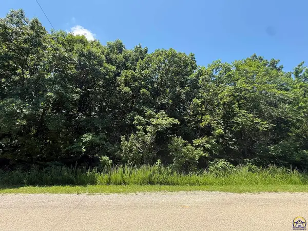 6787 & 6791 Lake Ridge Pkwy, Ozawkie, KS 66070