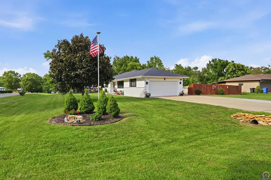 2744 SE Faxon Dr, Topeka, KS 66605 - #2
