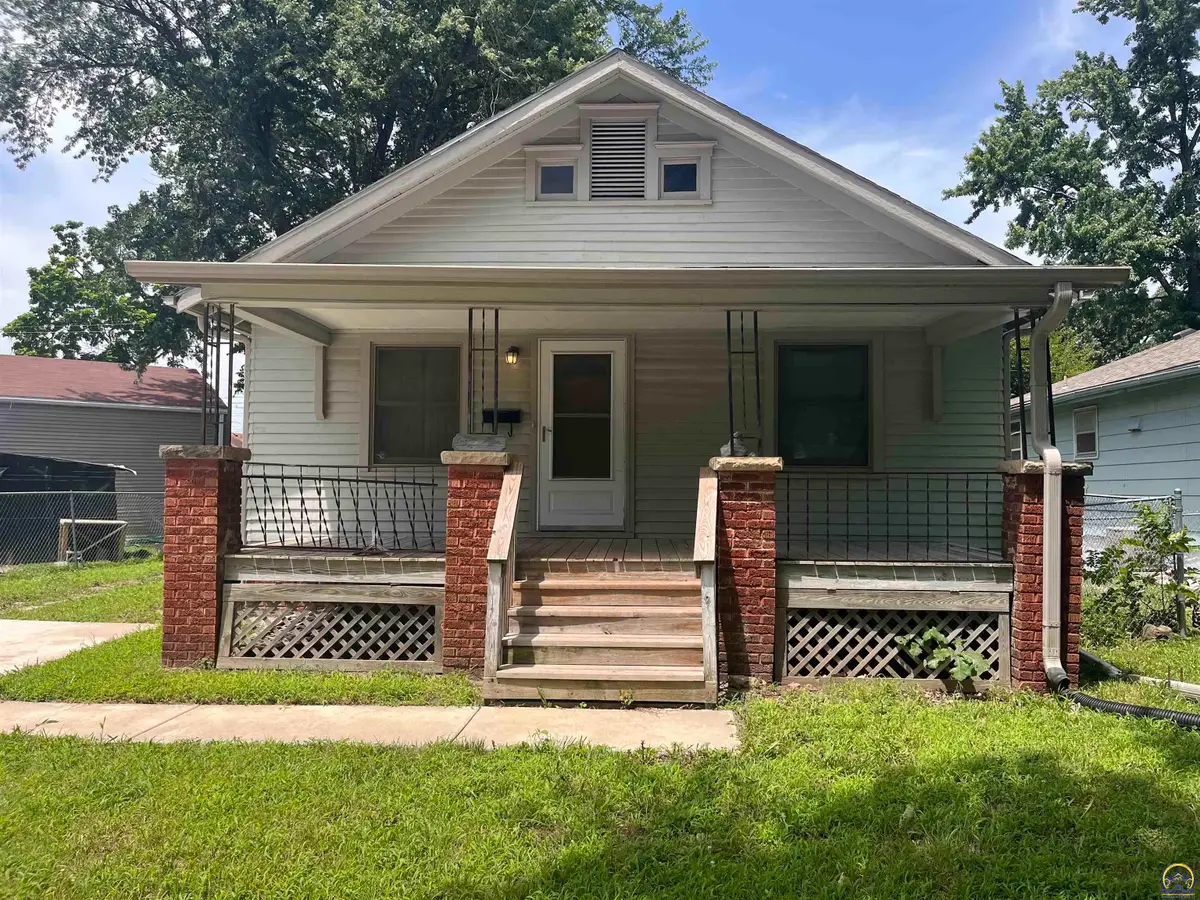 225 SE Lime St, Topeka, KS 66607 - #1