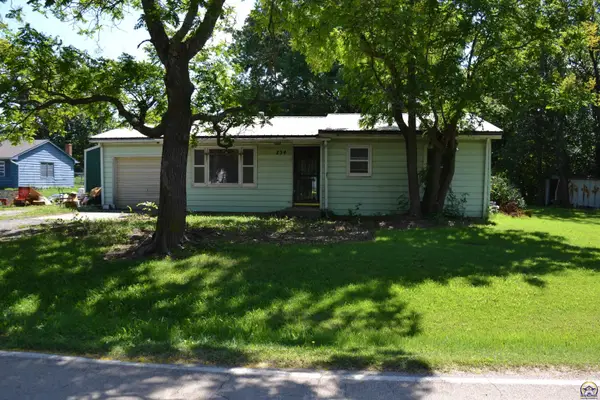 734 S 9th St, Osage City, KS 66523-9999