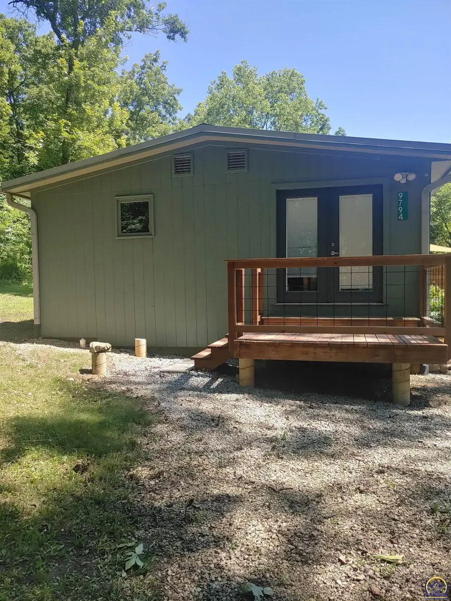 9794 Glenwood Dr, Ozawkie, KS 66070 - #3