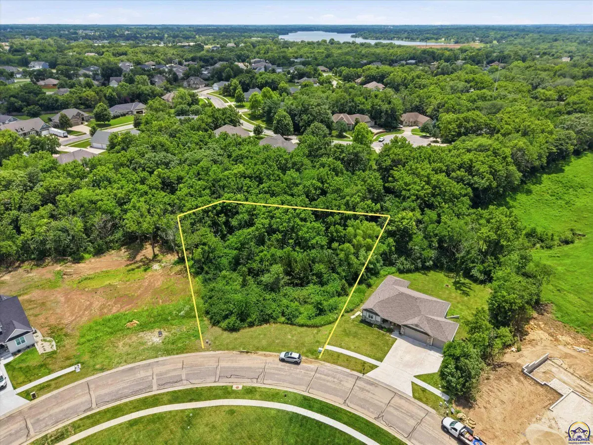 3301 SE 23rd St, Topeka, KS 66605 - #1